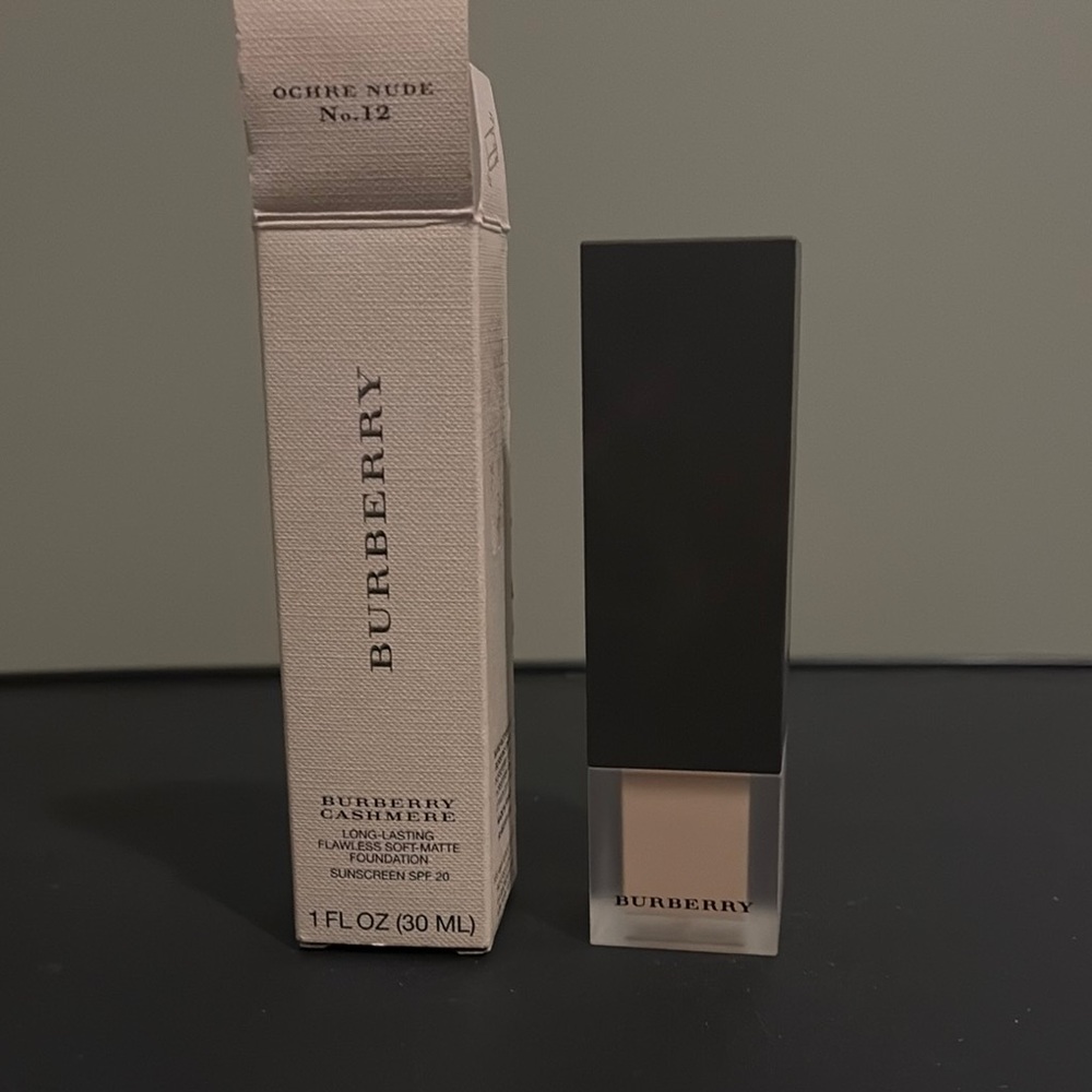 Burberry Cashmere Foundation - Ochre Nude